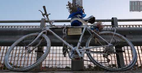Bari, le "ghost bikes": quelle bici bianche che ricordano i ciclisti investiti e morti per strada
